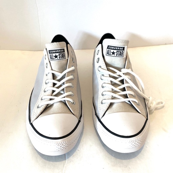 CONVERSE Chuck Taylor All Stars Sneakers NIB - Picture 7 of 10